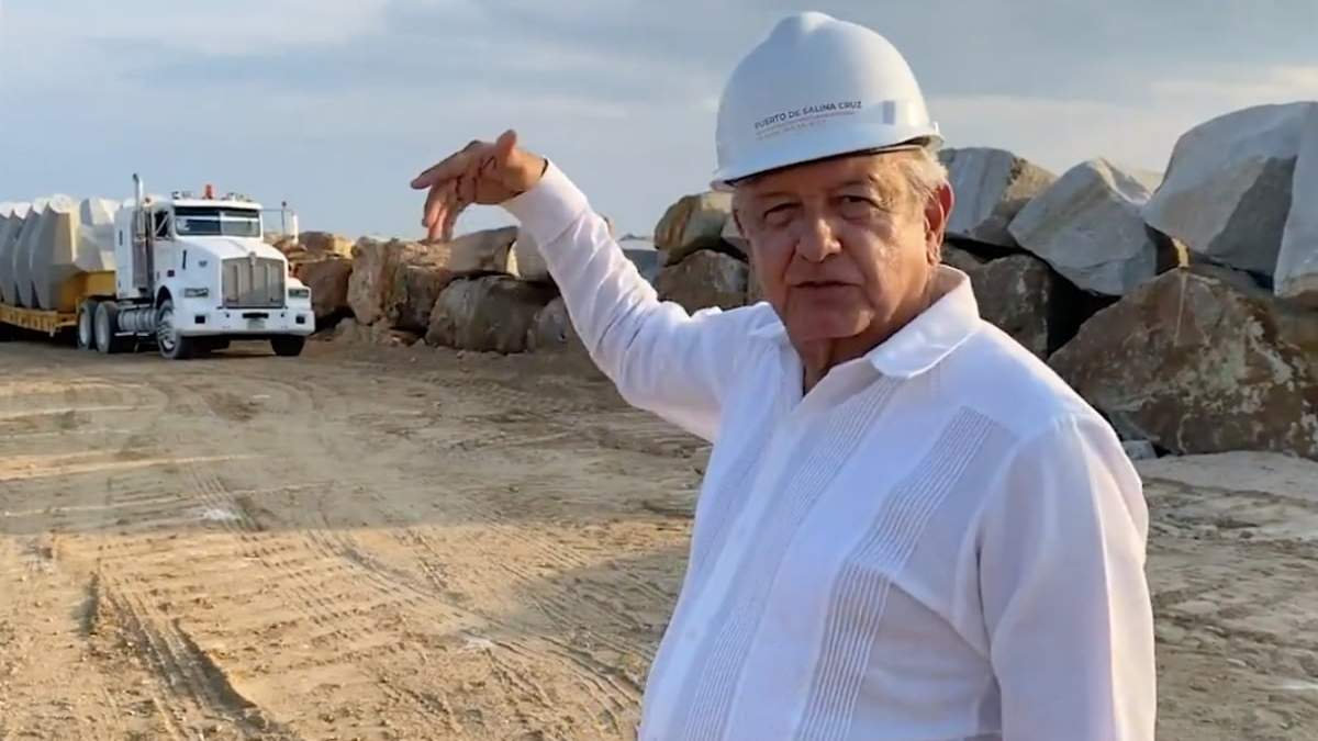 El presidente López Obrador inspeccionó las obras del Corredor Transístmico