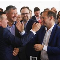 Omar Gutiérrez tomó juramento al nuevo intendente de Añelo
