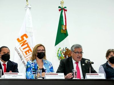 SNTE entrega pliego petitorio a la SEP: estas son sus principales demandas