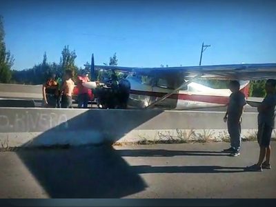 Pánico en Río Negro: el video de un aterrizaje de emergencia sobre ruta 22