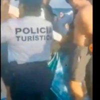 Investigan a policías que desalojaron a pareja de una playa privada en QR