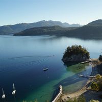 Turismo alternativo en Neuquén: paseos lacustres, termas y recorridas por el río