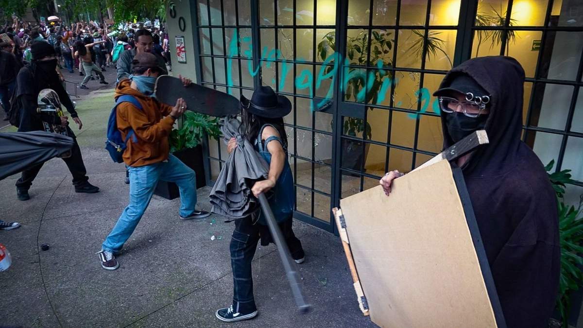 Vandalismo en protestas contra la gentrificación en la colonia Condesa
