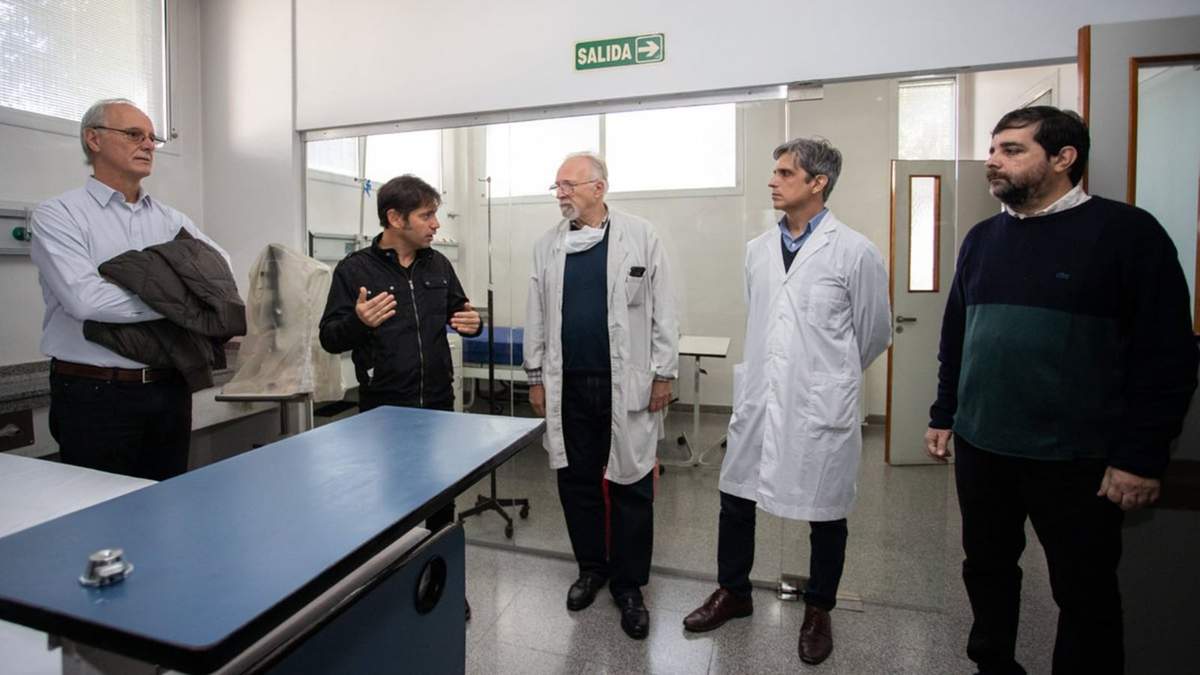 Daniel Gollán y Axel Kicillof con médicos bonaerenses. Fuente: (Twitter)