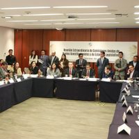 Dictamen sobre nepotismo y la no reelección avanza en comisiones del Senado