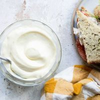 Mayonesa vegana con 3 ingredientes: fácil, cremosa y económica, la receta definitiva para tus comidas saludables