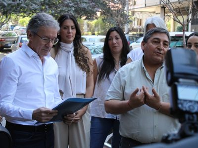 Quintriqueo entregó al presidente de CALF el proyecto para establecer una tarifa eléctrica diferencial para Neuquén