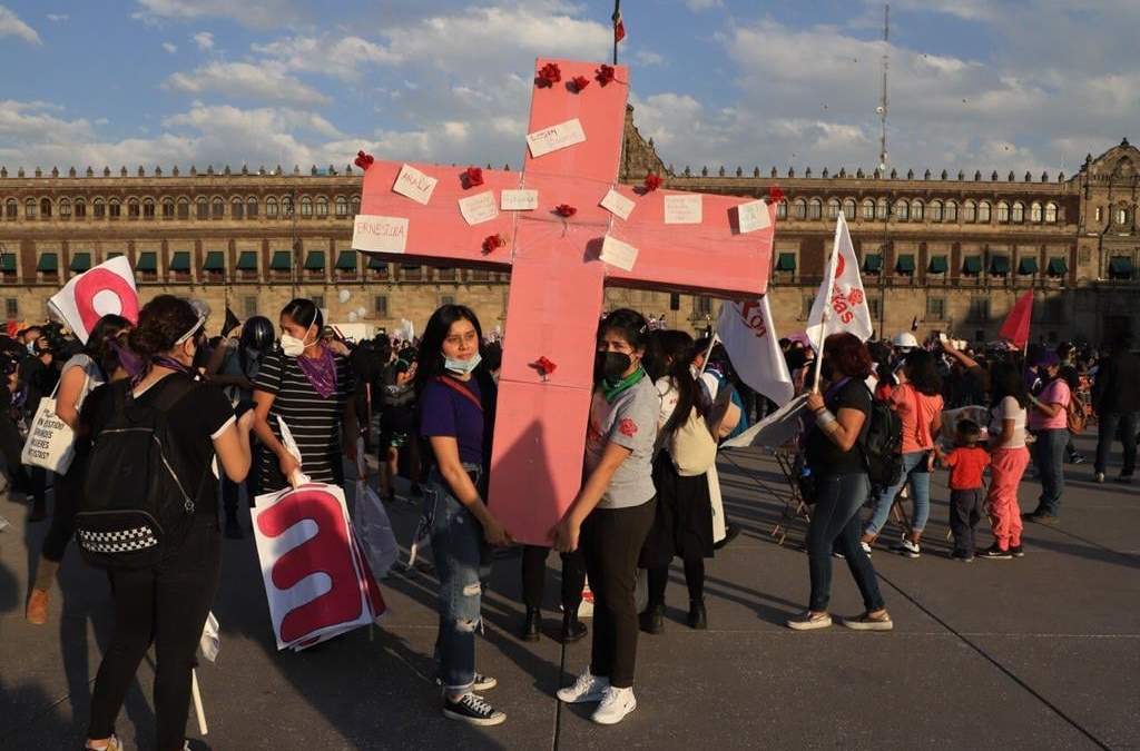 Mujeres marcharon y exigieron justicia contra la violencia de género