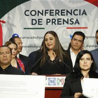 Va por México buscará frenar la entrega de los libros de texto; irá a la Corte