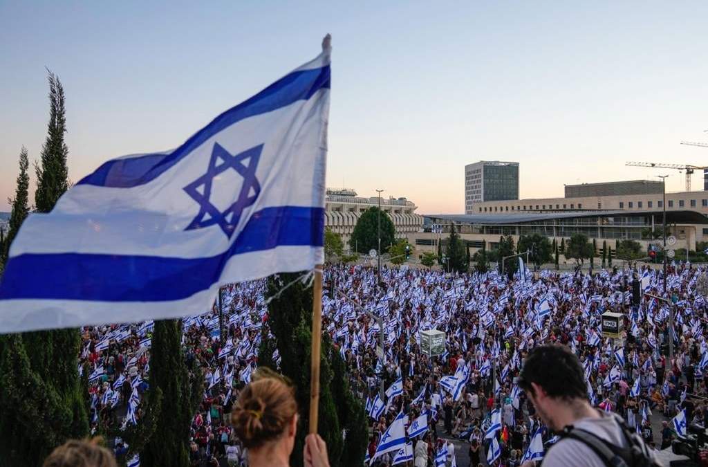 Masivas protestas en Israel contra los planes del primer ministro Benjamin Netanyahu de reformar el sistema judicial. En la foto, Jerusalén, sábado 22