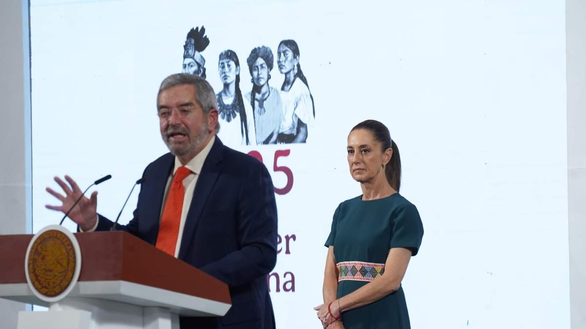 El canciller Juan Ramón de la Fuente habla durante conferencia mañanera de la presidenta Claudia Sheinbaum