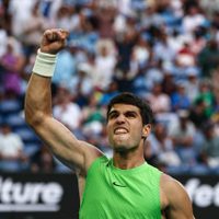 Un épico Carlos Alcaraz vence a Zverev y luchará por su primer título en el Abierto de Australia
