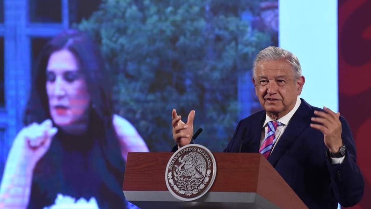 El presidente López Obrador calificó como "irracional" la postura de Kenia López