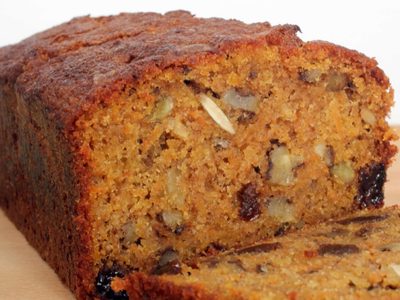 Torta extra esponjosa de naranja, avena y nueces: el tentador postre que tenés que hacer este sábado