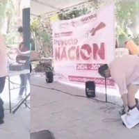 En pleno discurso, se le caen los pantalones a diputado de Morena y se vuelve viral (Video)
