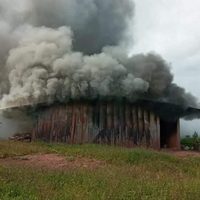 Grupo armado incendia al menos 10 casas en sierra de Guerrero