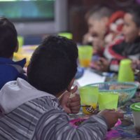 Aumentarán casi al triple los fondos para comedores escolares