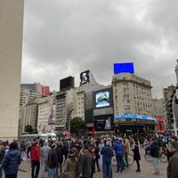 Marcha anticuarentena: atacaron a un periodista y a su camarógrafo