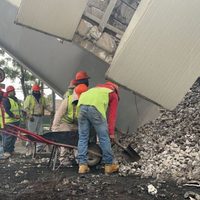 Inician trabajos de remoción de escombros en la zona donde colapsó el Metro