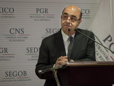 Baño privado, videojuegos, fumar… los privilegios que Murillo Karam exige en la Torre Médica: FGR
