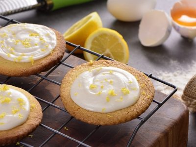 Con 1 huevo y un limón: prepará estas galletas de limón glaseadas que todos van a amar