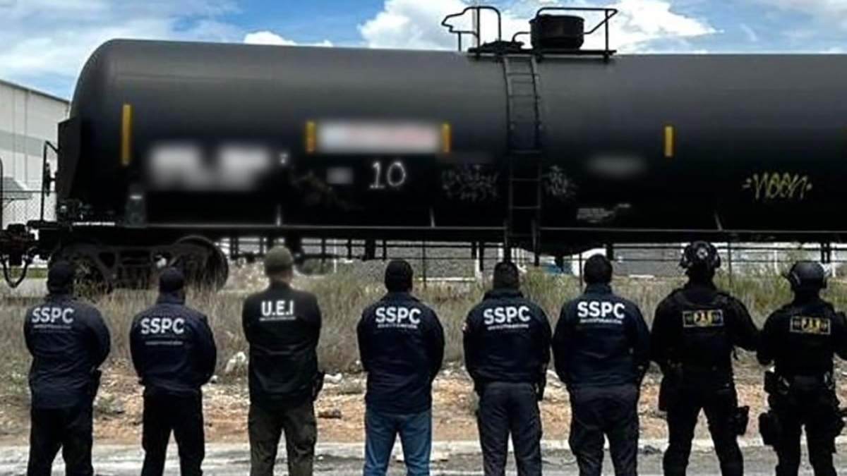 Tanques con huachicol decomisado en Coahuila
