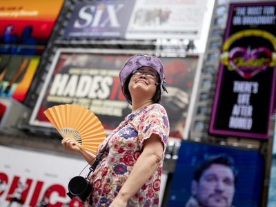 Alertas por calor e inundaciones afectan a casi 200 millones de personas en EU