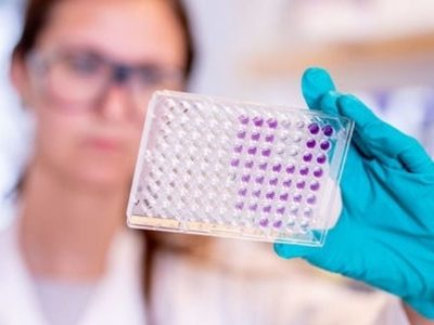AstraZeneca advierte a UE retraso en la entrega de dosis prevista para el primer trimestre