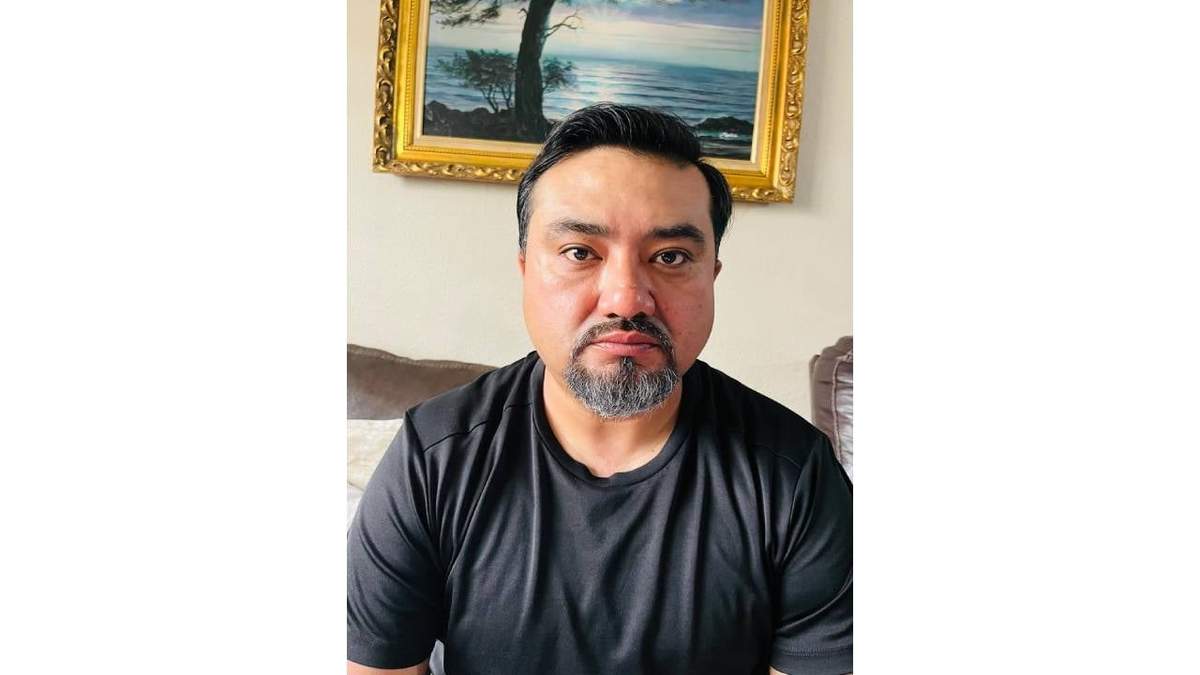 Mario Alberto Herrera Sánchez, barbero de oficio en el municipio de Ensenada, Baja California, exige al Departamento del Tesoro de los Estados Unidos quite su fotografía e información errónea utilizada en el organigrama de una presunta red de lavado de dinero en Playas de Rosarito