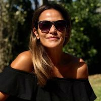Con 56 años, Fernanda Callejón marca tendencia con su diversa colección de microbikinis