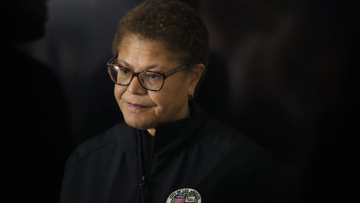 La alcaldesa de Los Ángeles, Karen Bass