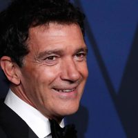¡OMG! Antonio Banderas causó locura en los Oscar por sus dos acompañantes. ¡Mirá!
