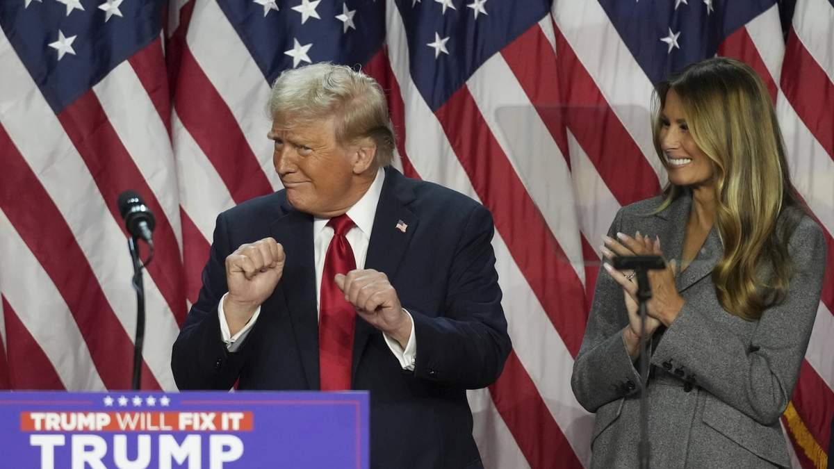 Donald Trump celebra en Florida acompañado de su esposa Melania