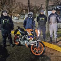 Robaron una moto del estacionamiento de un local y la abandonaron a pocas cuadras