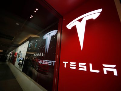 Investigan choque fatal de un Tesla sospechoso de usar sistema semiautónomo