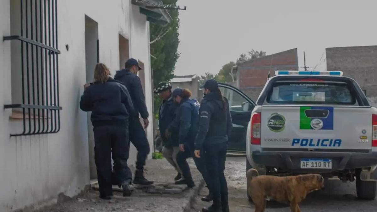 La policía rionegrina detuvo a una de las integrantes de la comunidad que habita cerca de Jacobacci. Fuente: (Twitter)