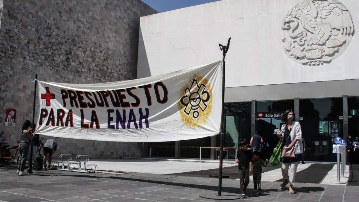 Estudiantes que protestaron y exigieron condiciones dignas en la ENAH logran diálogo con autoridades