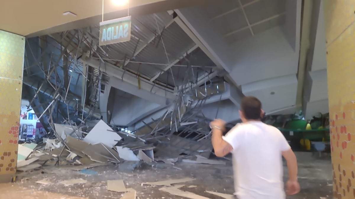 La estructura que cayó en el centro comercial de Trujillo