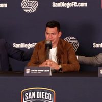 “Chucky” Lozano llora en su presentación con el San Diego FC
