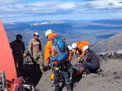 Trabajaron más de 4 horas para rescatar a una turista que se lesionó en el Volcán Lanín