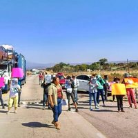 Opositores al Proyecto Integral Morelos bloquean la autopista Siglo XXI