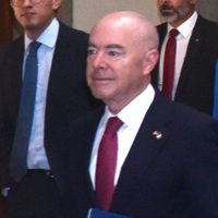 Cámara de Representantes de EU aprueba iniciar juicio político a secretario Alejandro Mayorkas