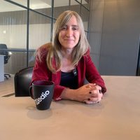 "La imagen de Cornejo está en declive y está desesperado por acordar con Milei"