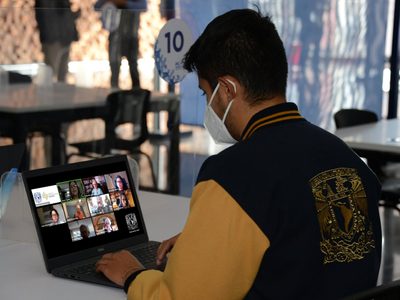 Tras llamado de AMLO para regresar a las aulas, la UNAM anuncia que mantendrá esquema híbrido
