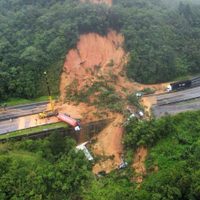 Un alud destruyó una autopista en Brasil