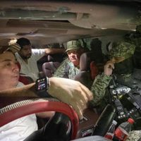 Militares son acorralados por ciudadanos en Nuevo Laredo tras haber robado dinero a comerciante