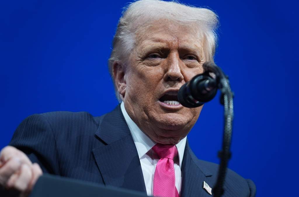El presidente Donald Trump pronuncia un discurso durante el Foro de Inversión Saudí en el Centro Kennedy, el miércoles 19 de noviembre de 2025, en Washington
