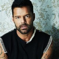 ¡Irreconocible! Ricky Martín le hace un cambio de look a su esposo y este fue el increíble resultado