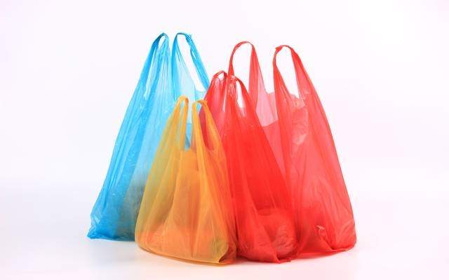Canadá prohibirá fabricación, importación y venta de bolsas de plástico