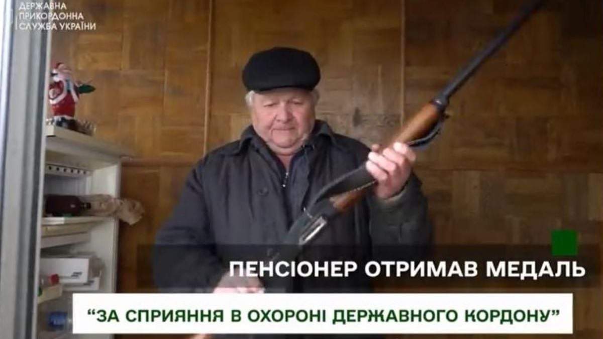 Valeriy Fedorovych recibe una medalla por derribar un caza ruso